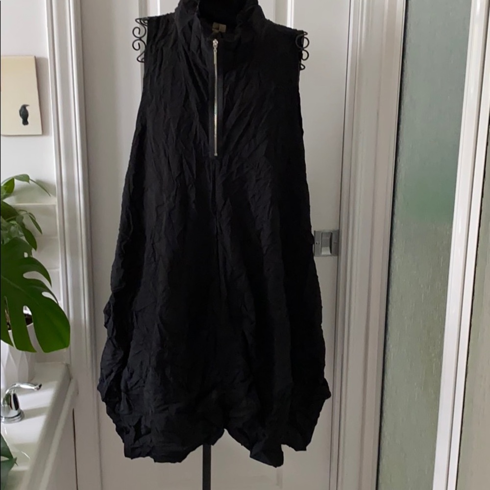 Crushed, black tunic.